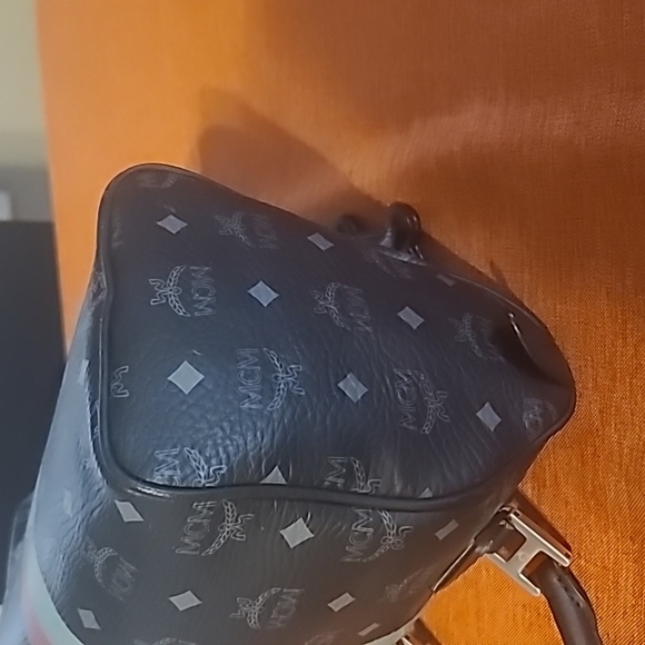 MCM Handbag excellent condition with dog bone - Picture 7 of 10